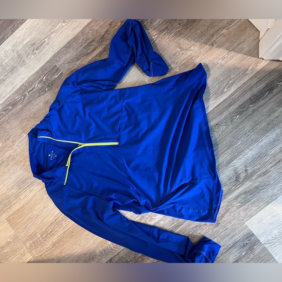 Athleta 1/4 zip long sleeve. Euc. - Picture 2 of 2